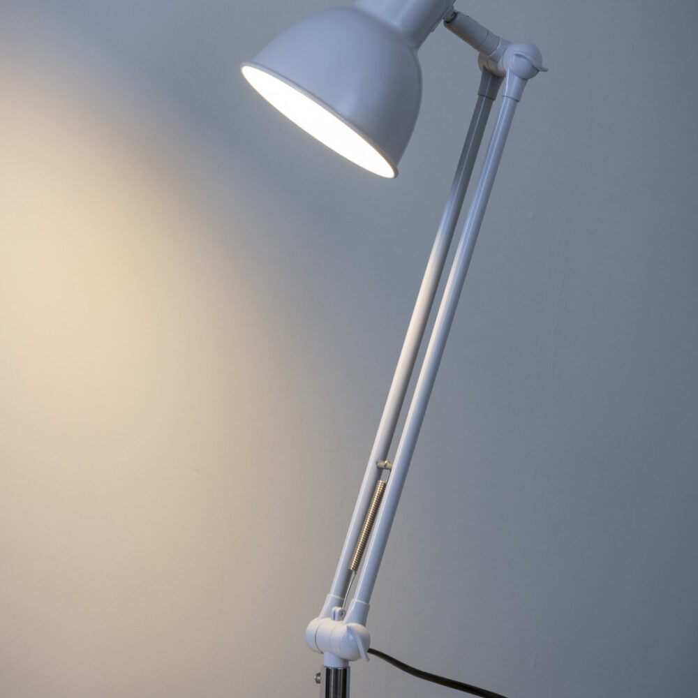 Bruges table lamp - putty - Adjustable lamp lit up in contemporary room