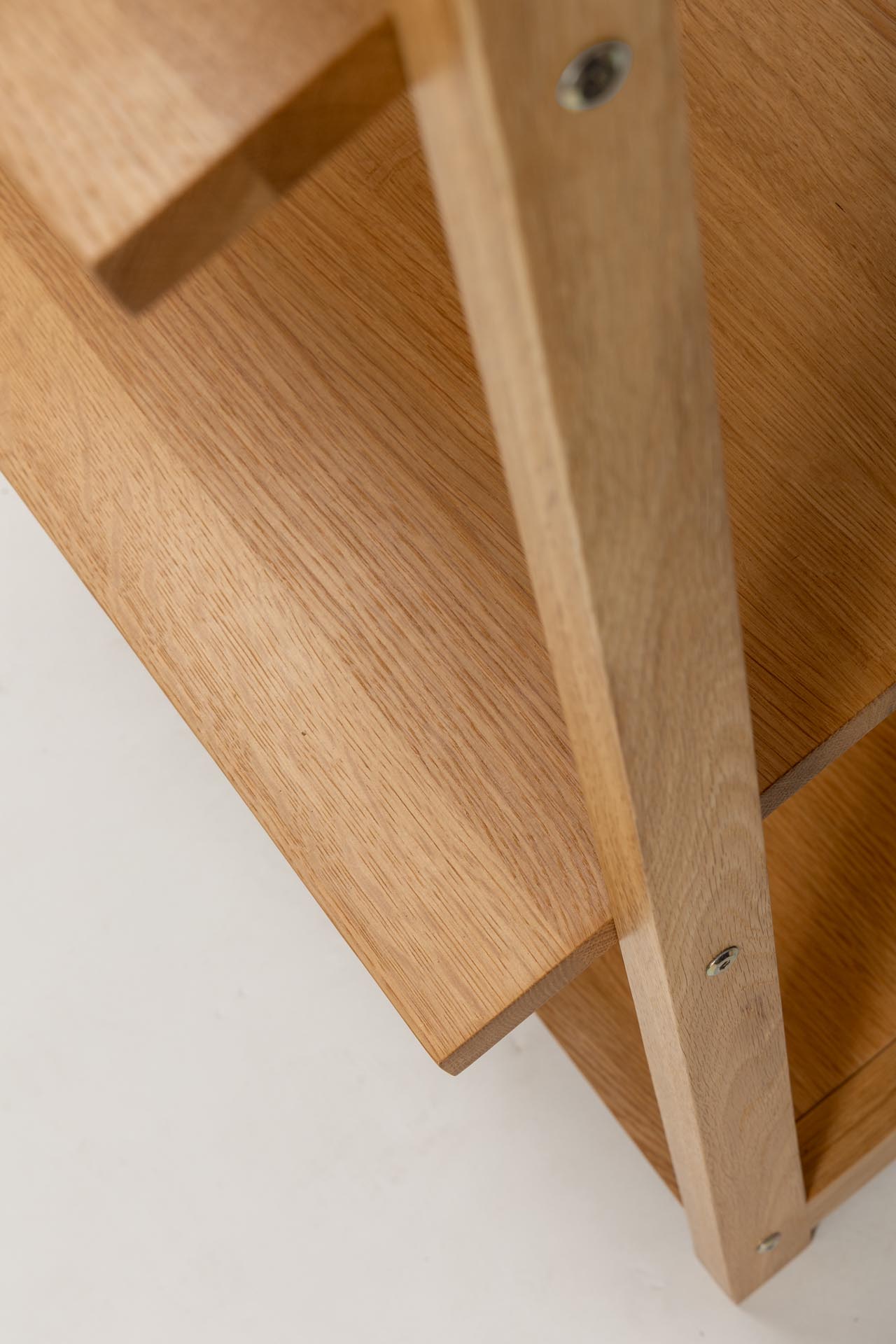 totem tall shelf unit - oiled oak - detail