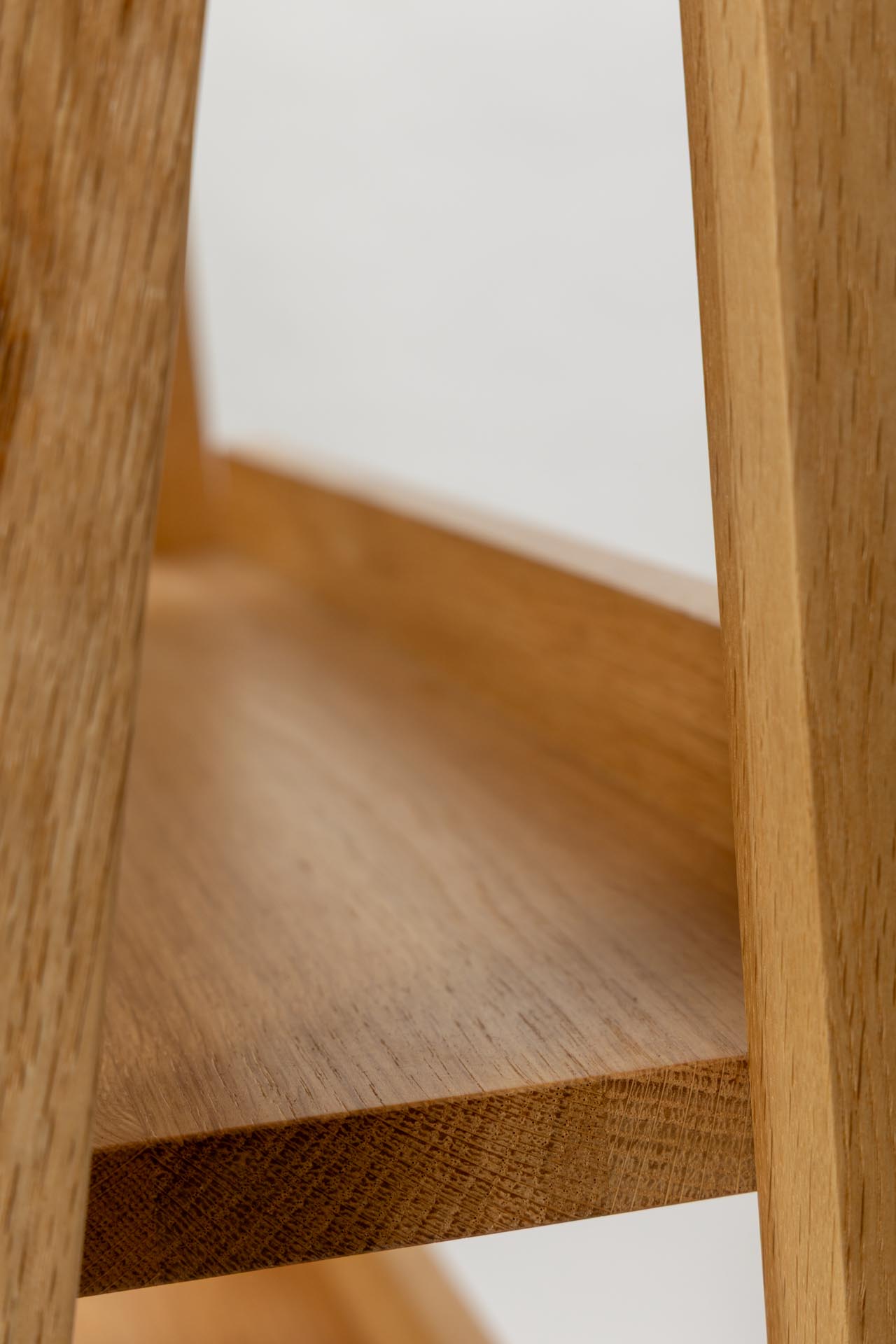 totem tall shelf unit - oiled oak - detail