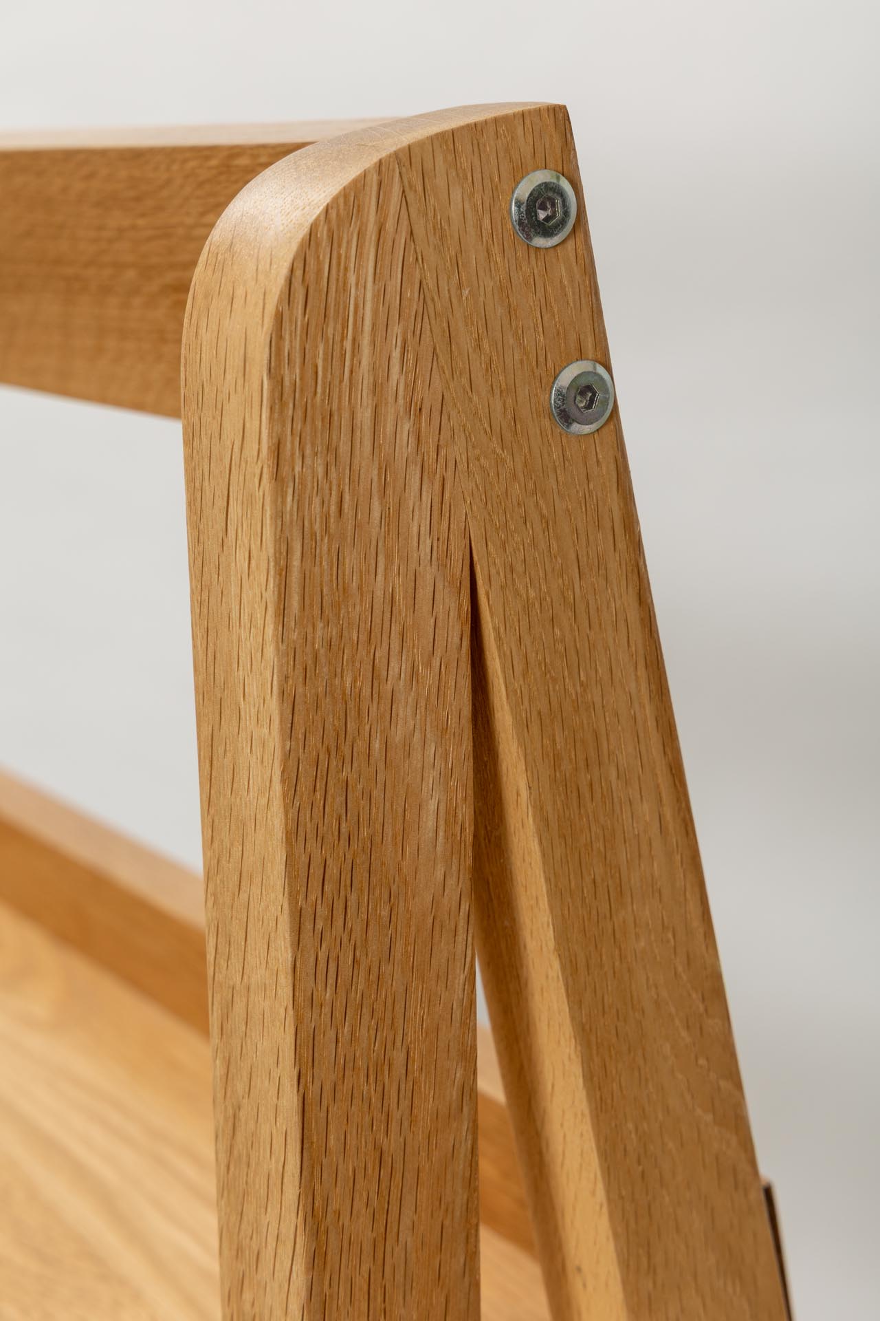 totem tall shelf unit - oiled oak - detail