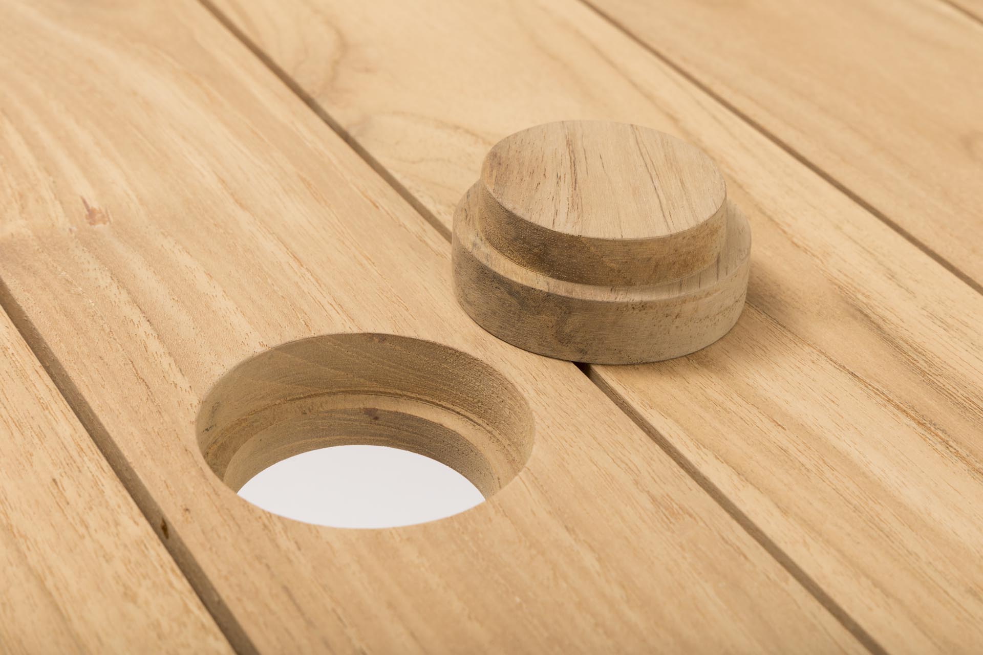 shoreditch outdoor dining table - plantation teak - parasol plug detail