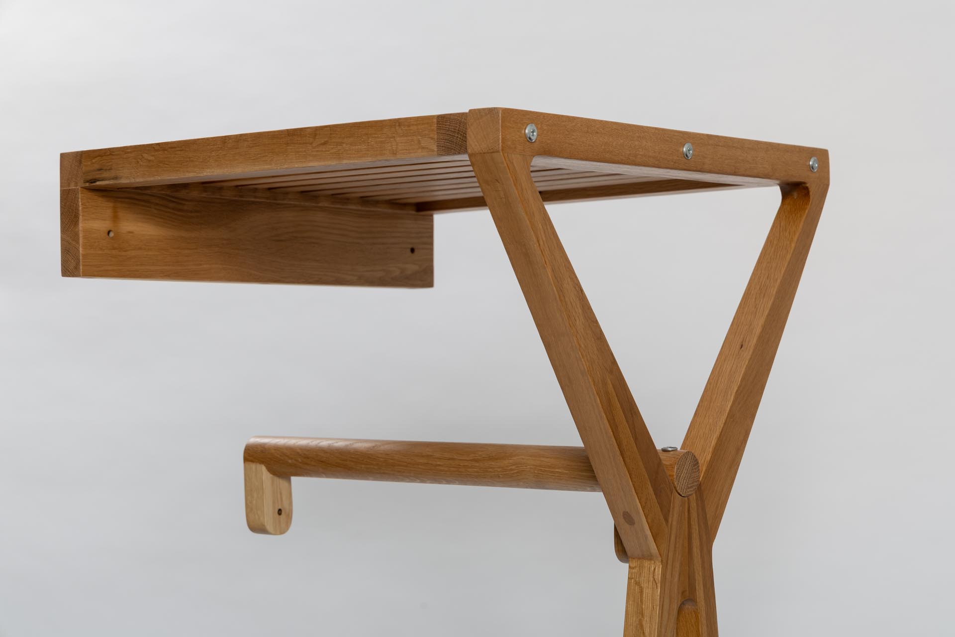 totem wall mounted rail with top shelf - oiled oak - detail