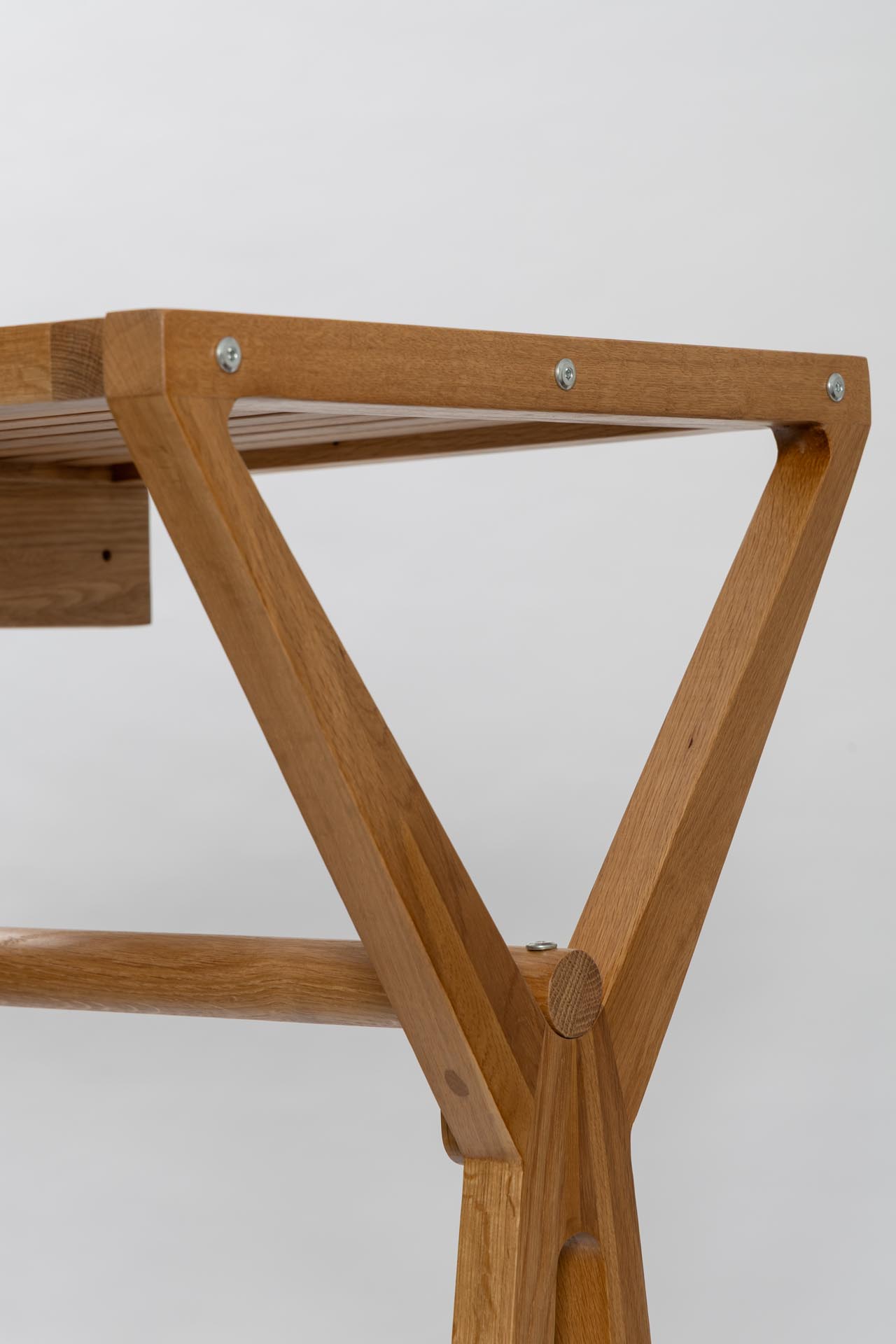 totem wall mounted rail with top shelf - oiled oak - detail