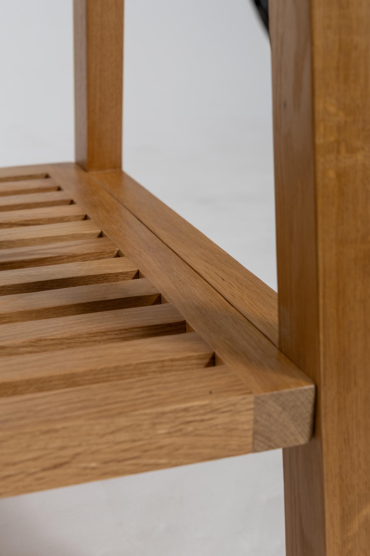 totem wall mounted rail with top shelf - oiled oak - detail