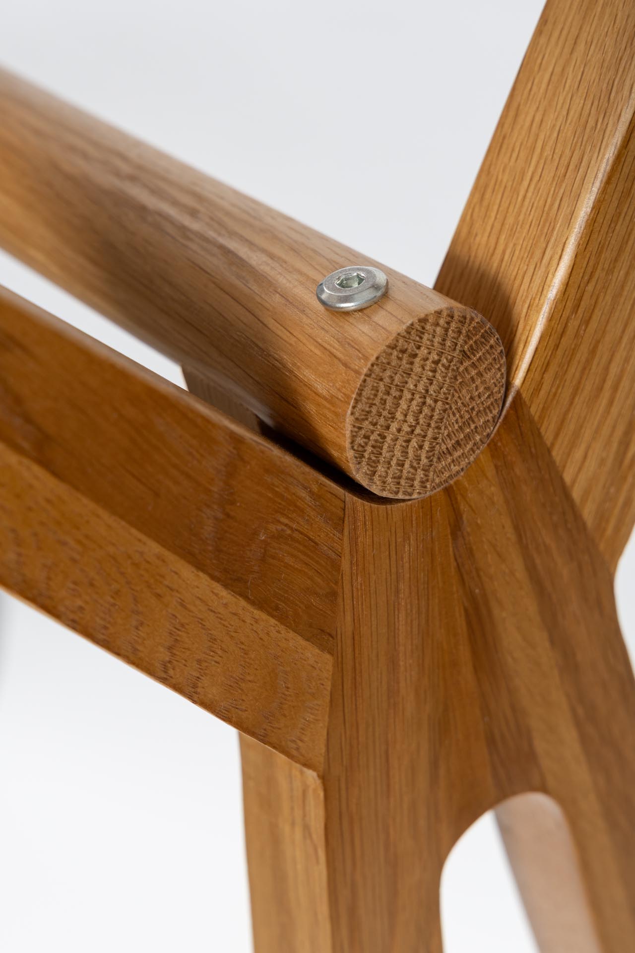 totem wall mounted rail with top shelf - oiled oak - detail