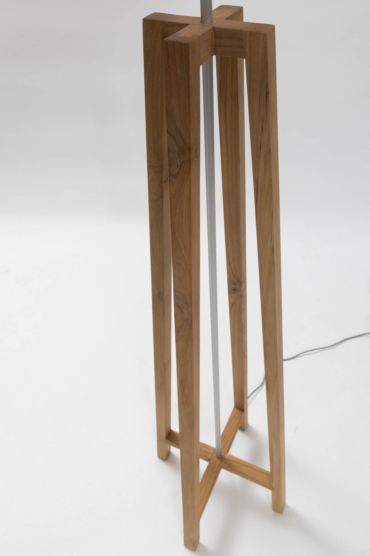 cross floor lamp - teak - base detail