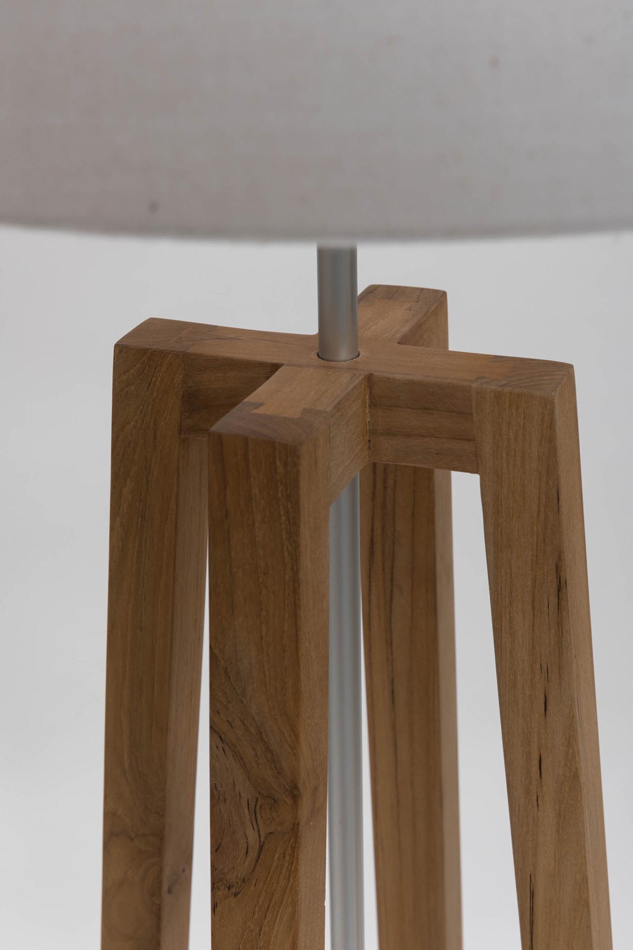 cross floor lamp - teak - joint detail