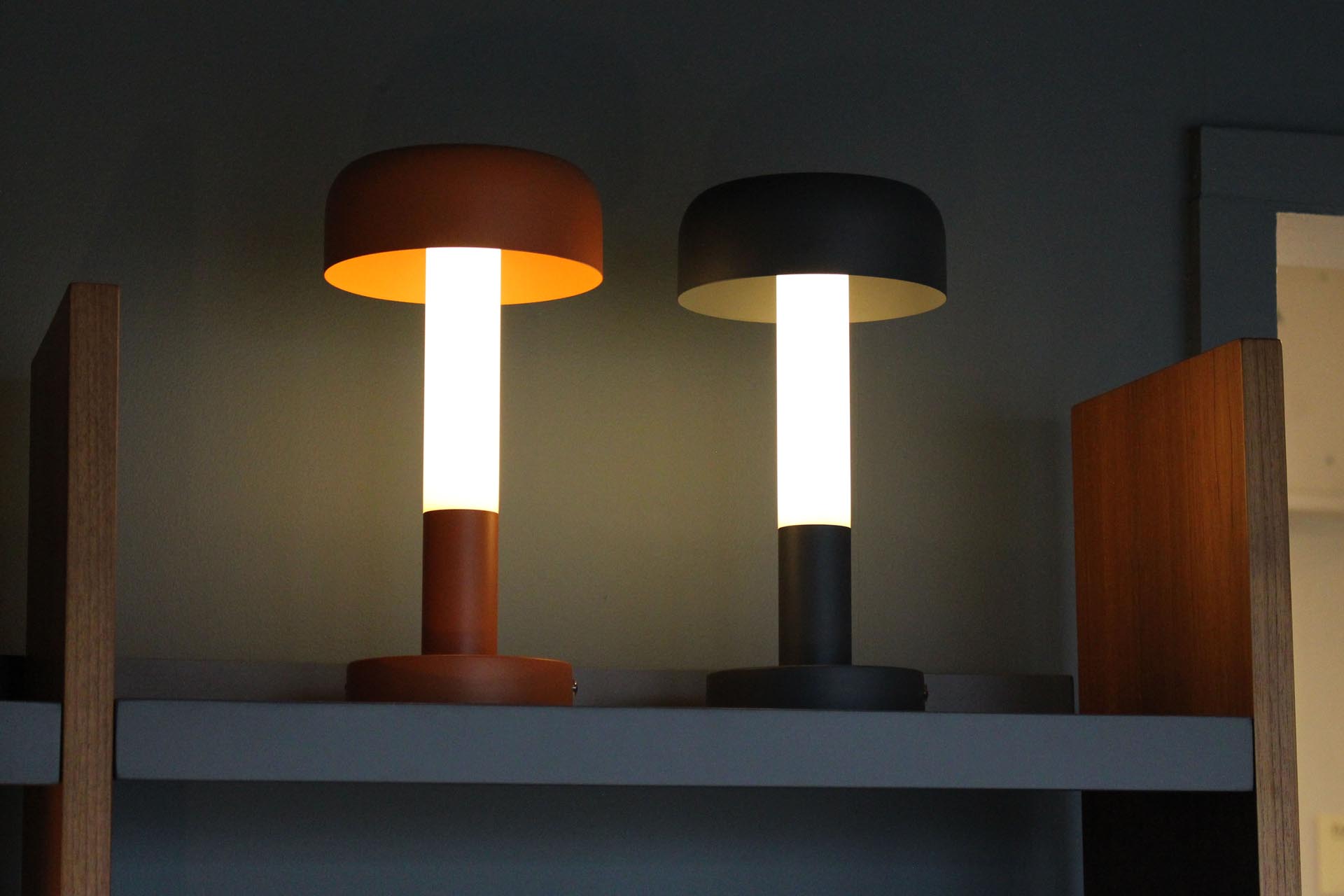 Hi-Hat Rechargeable LED Table Lamp - Image 2